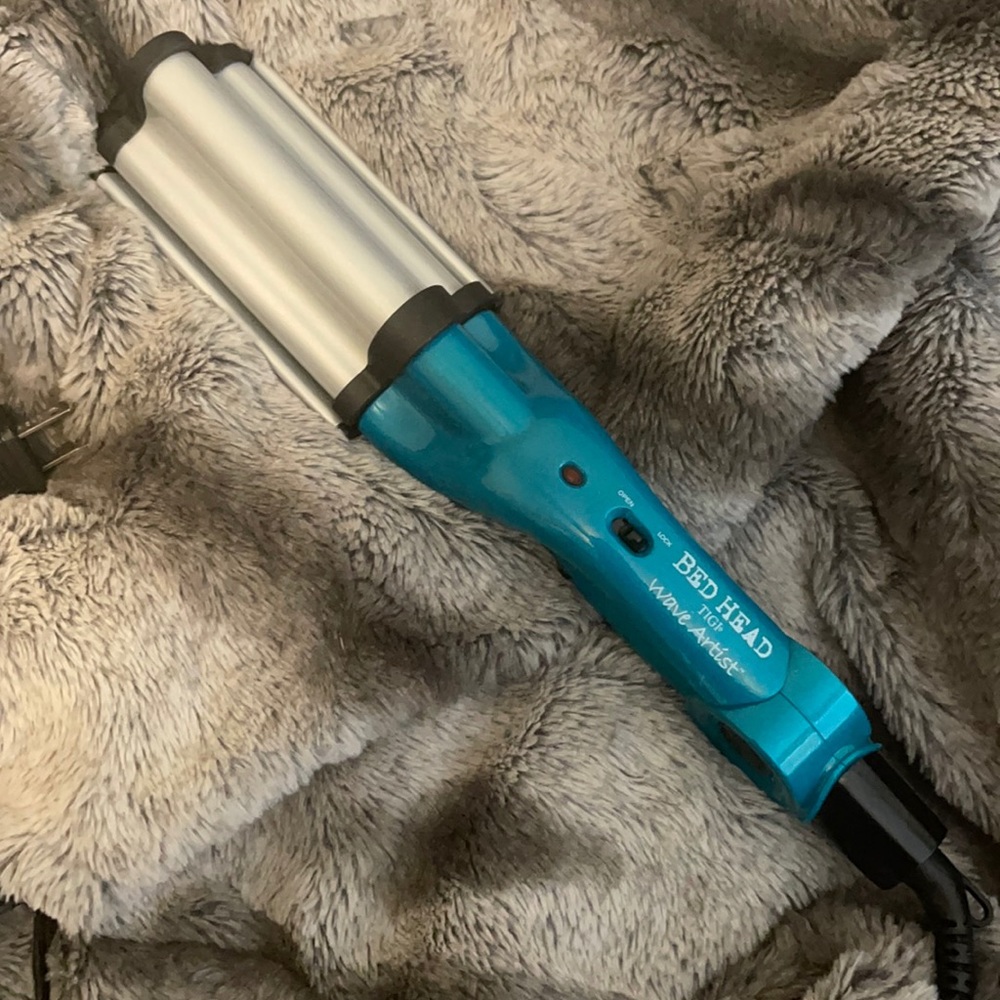 Bed head hair waver